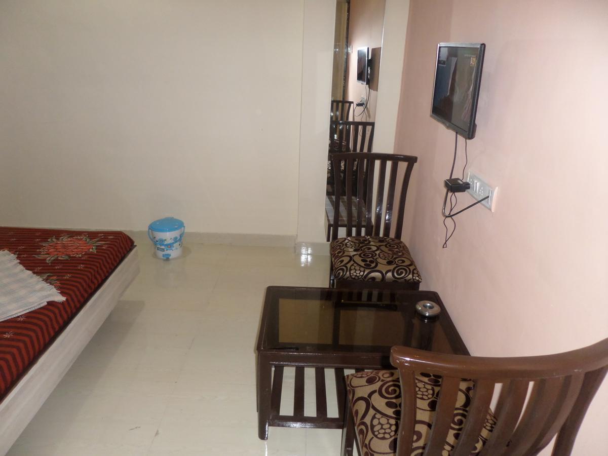 Hotel Riya-Raj Lodging Titwala Pokoj fotografie