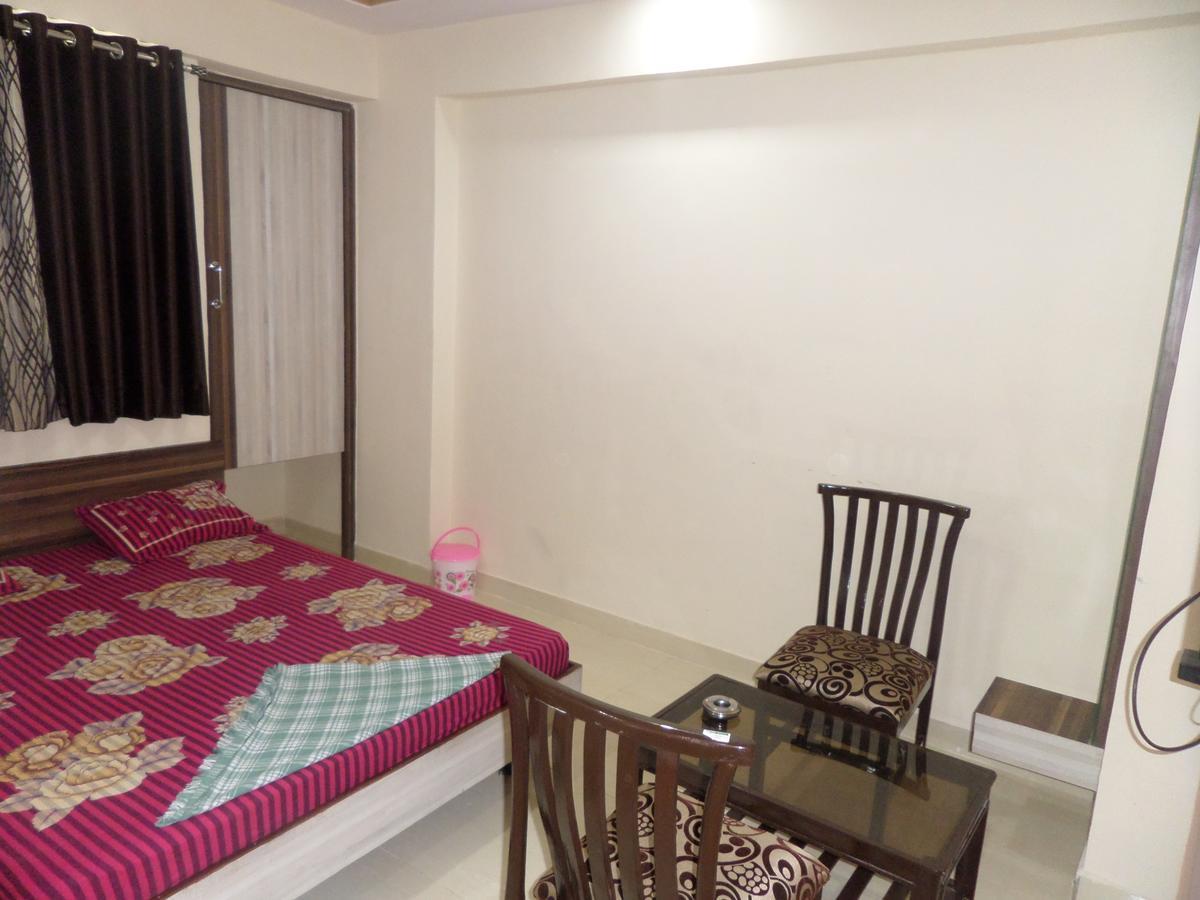 Hotel Riya-Raj Lodging Titwala Pokoj fotografie